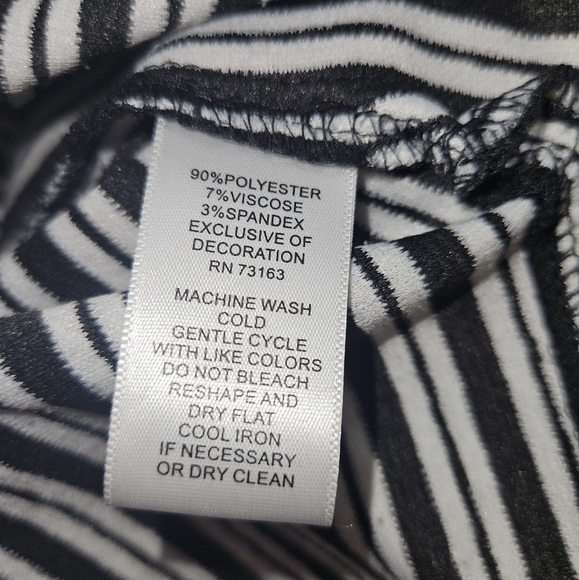 Cable & Guage XL B/W High Neck Sleeveless Striped Top AA-1437 - Picture 9 of 10